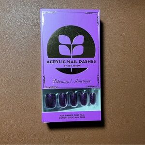 Short Squoval Press On Nails New In Box Arivia's Amethyst